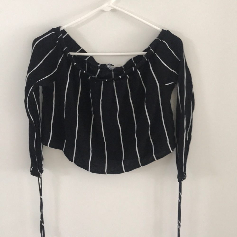 Kendall and Kylie black and white summer crop top